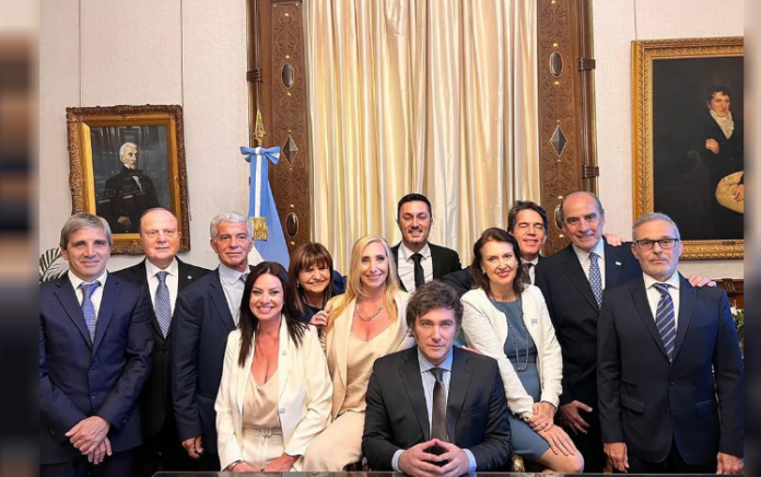 Milei y su gabinete.