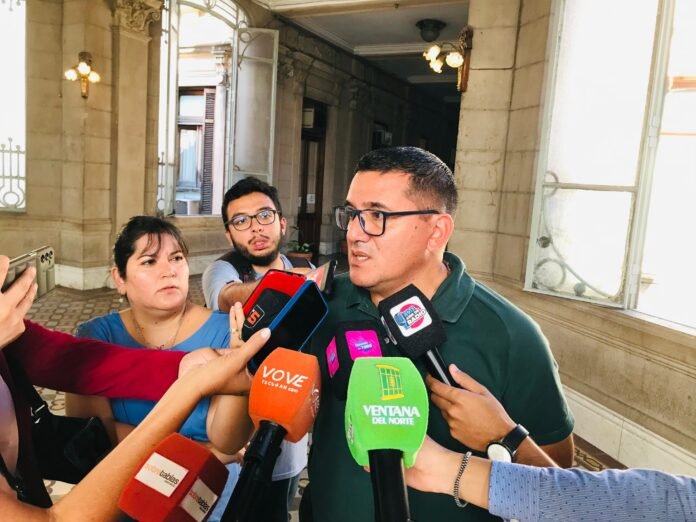 david acosta David Acosta, referente de UOCRA, mantuvo está mañana una reunión con el ministro de obras públicas, Santiago Yanotti.