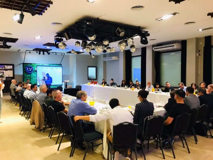 Legisladores y comerciantes realizaron un desayuno de trabajo