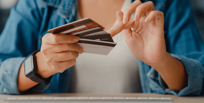 Convierte-tu-deuda-de-tarjeta-de-credito-en-un-acuerdo-de-pago-790x400